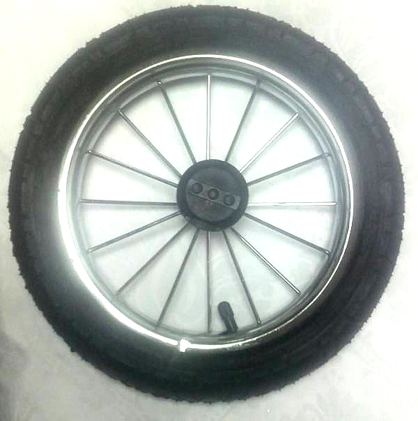 Надувное колесо для колясок с металлическими хромированными спицами